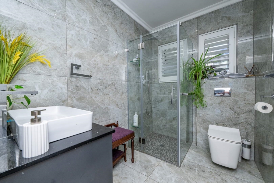 7 Bedroom Property for Sale in Plattekloof Western Cape